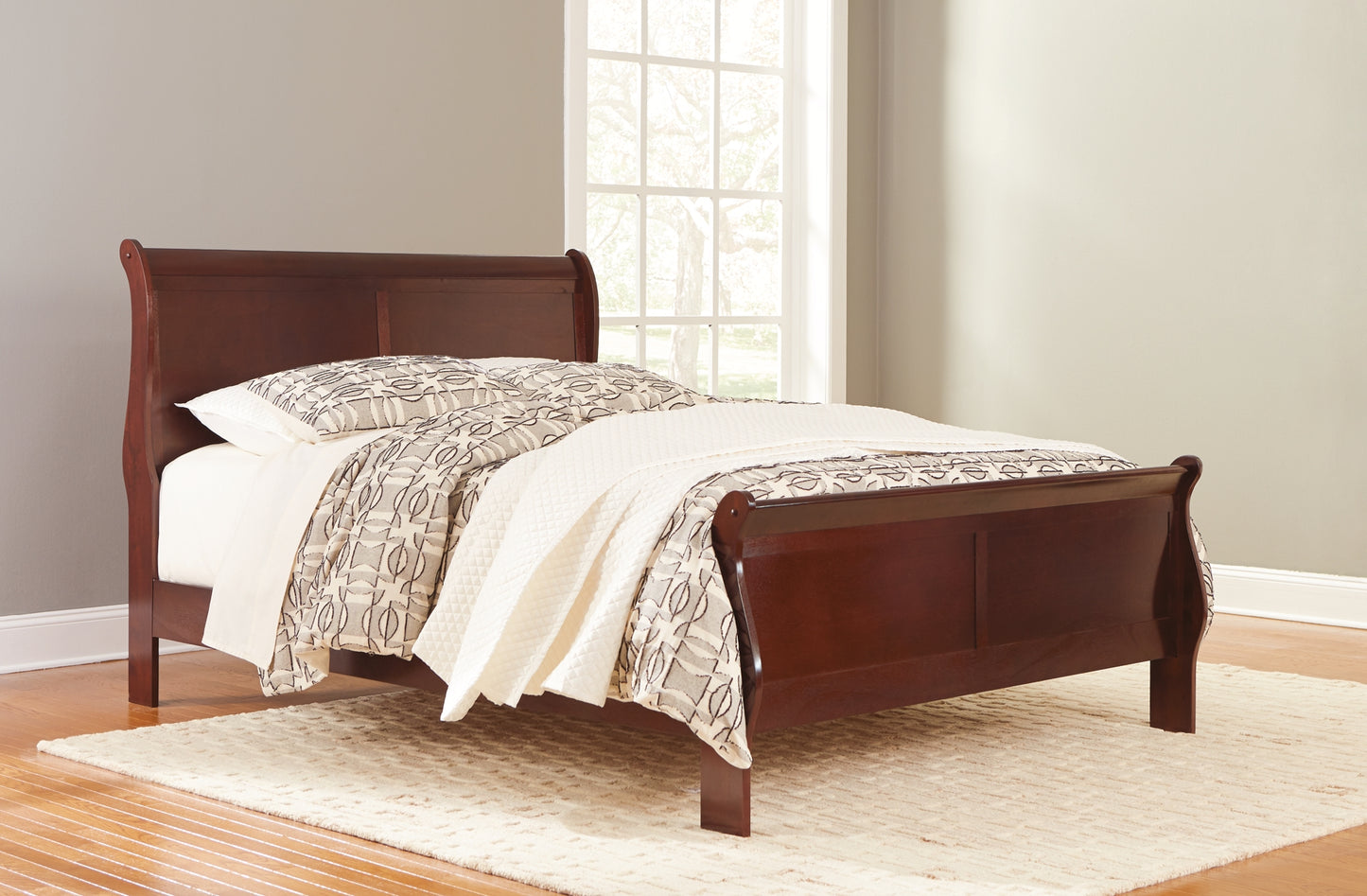 Alisdair Queen Sleigh Bed with 2 Nightstands