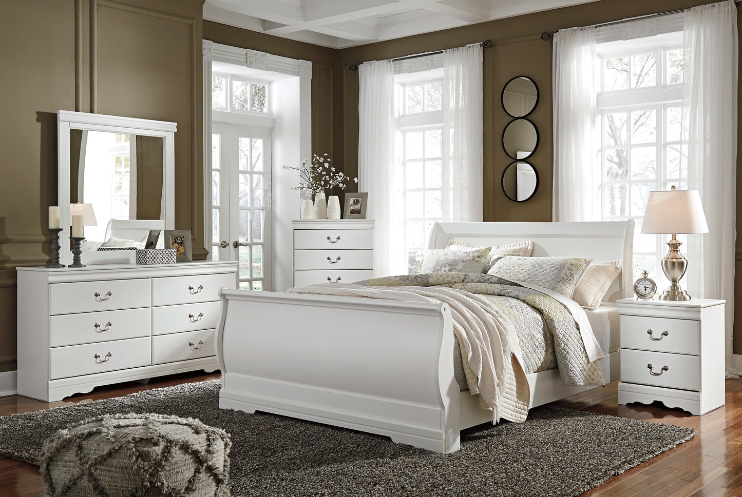 Anarasia  Sleigh Bed With Mirrored Dresser And 2 Nightstands