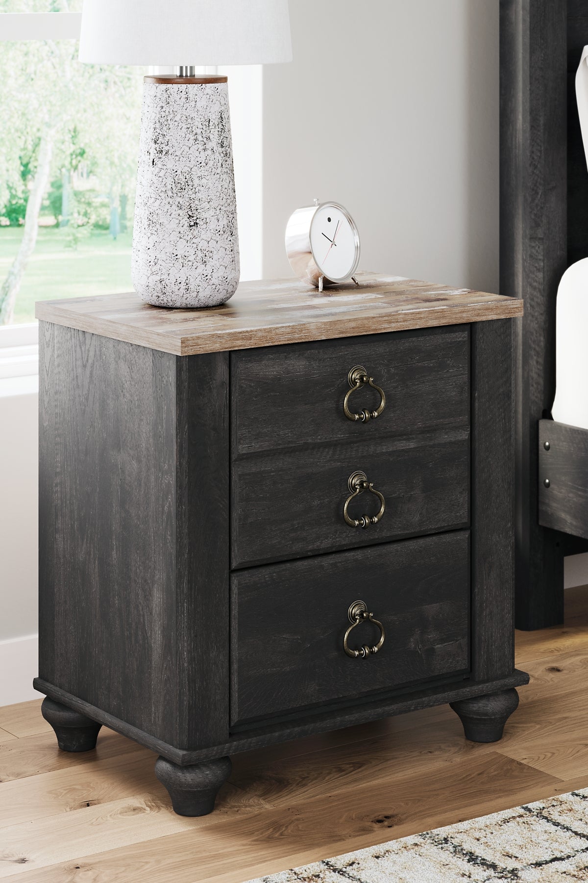 Nanforth Queen Panel Bed with Mirrored Dresser and Nightstand