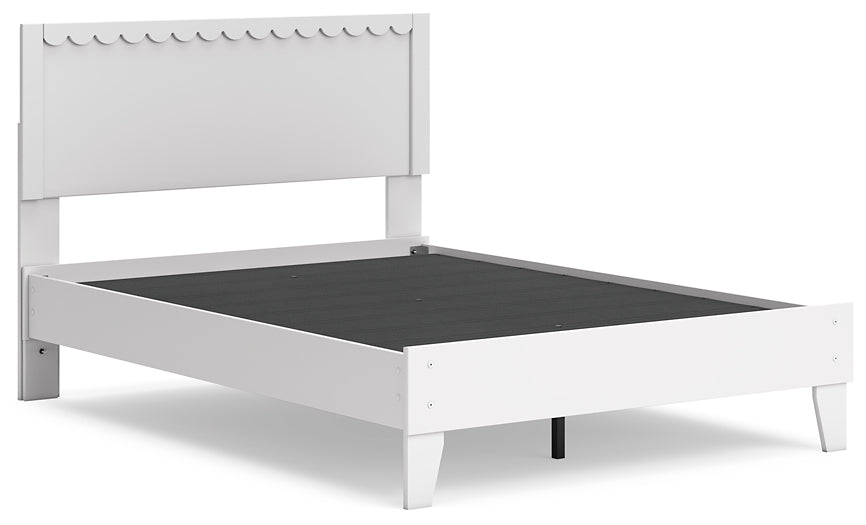 Hallityn  Panel Platform Bed