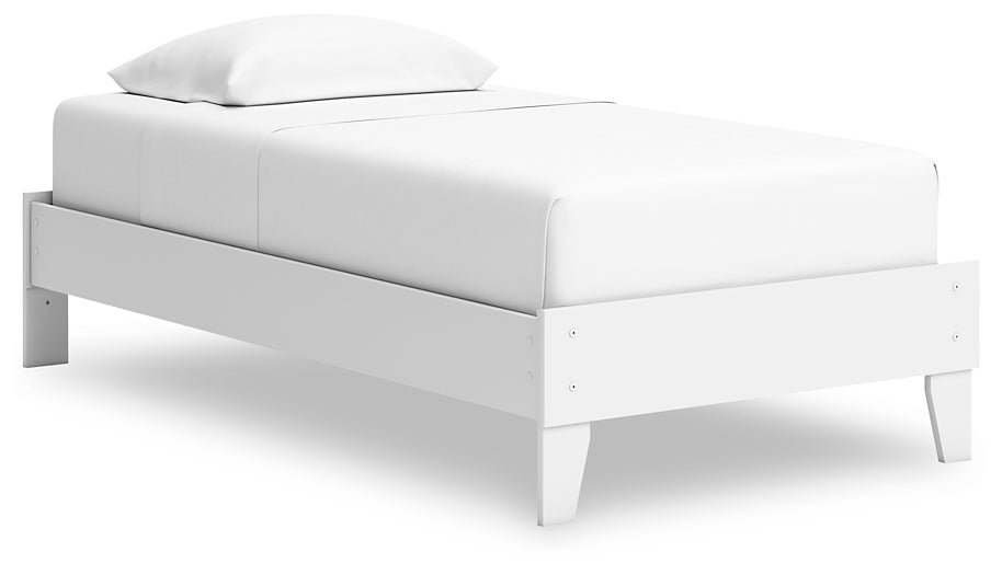 Hallityn  Platform Bed