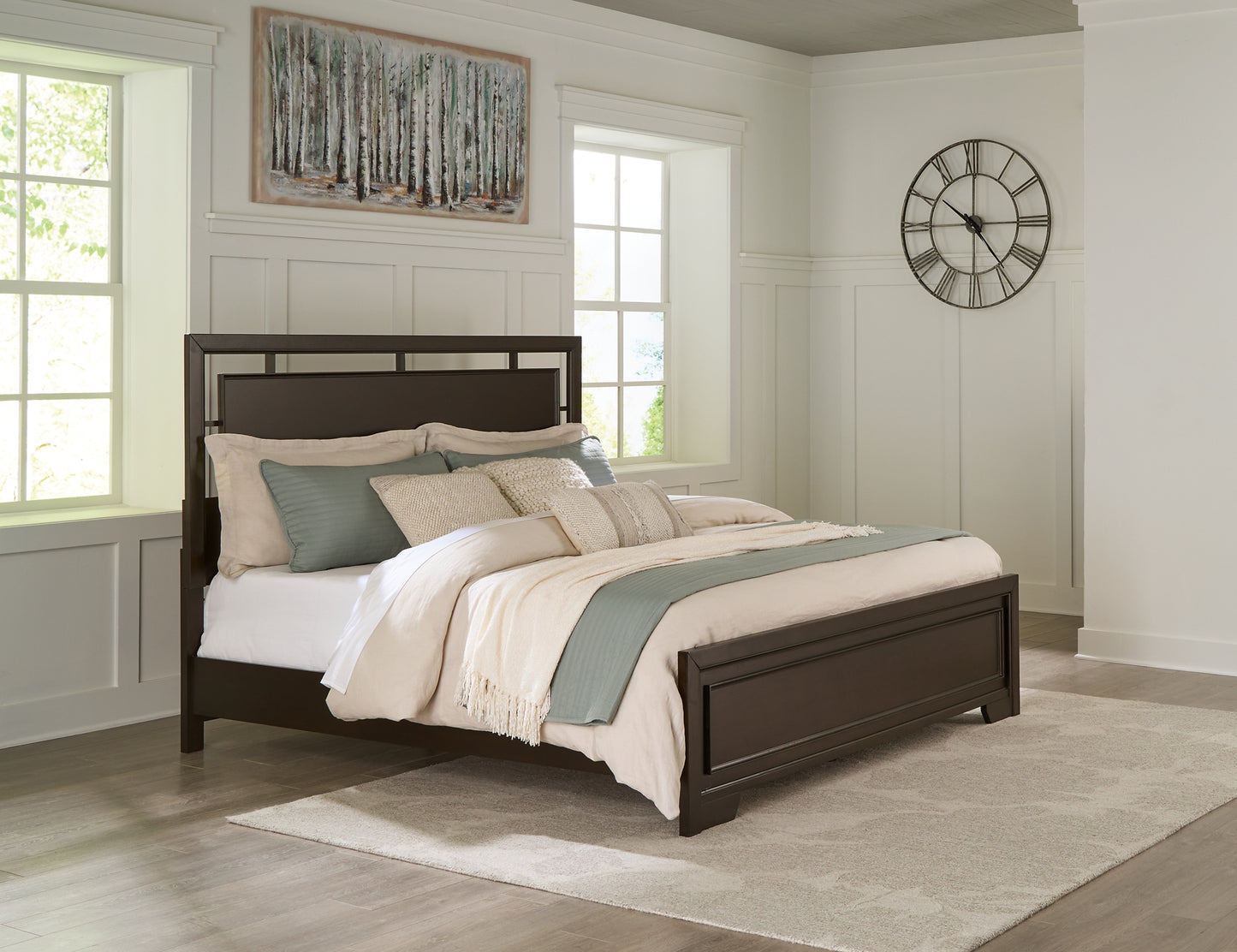 Covetown King Panel Bed with Dresser