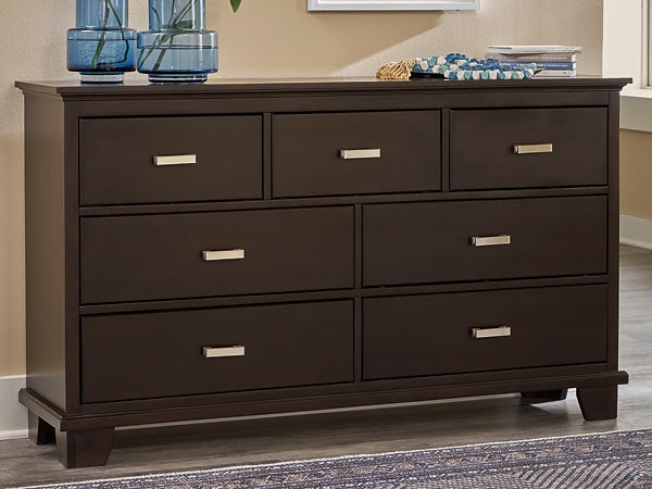 Covetown Queen Panel Bed with Dresser and Nightstand