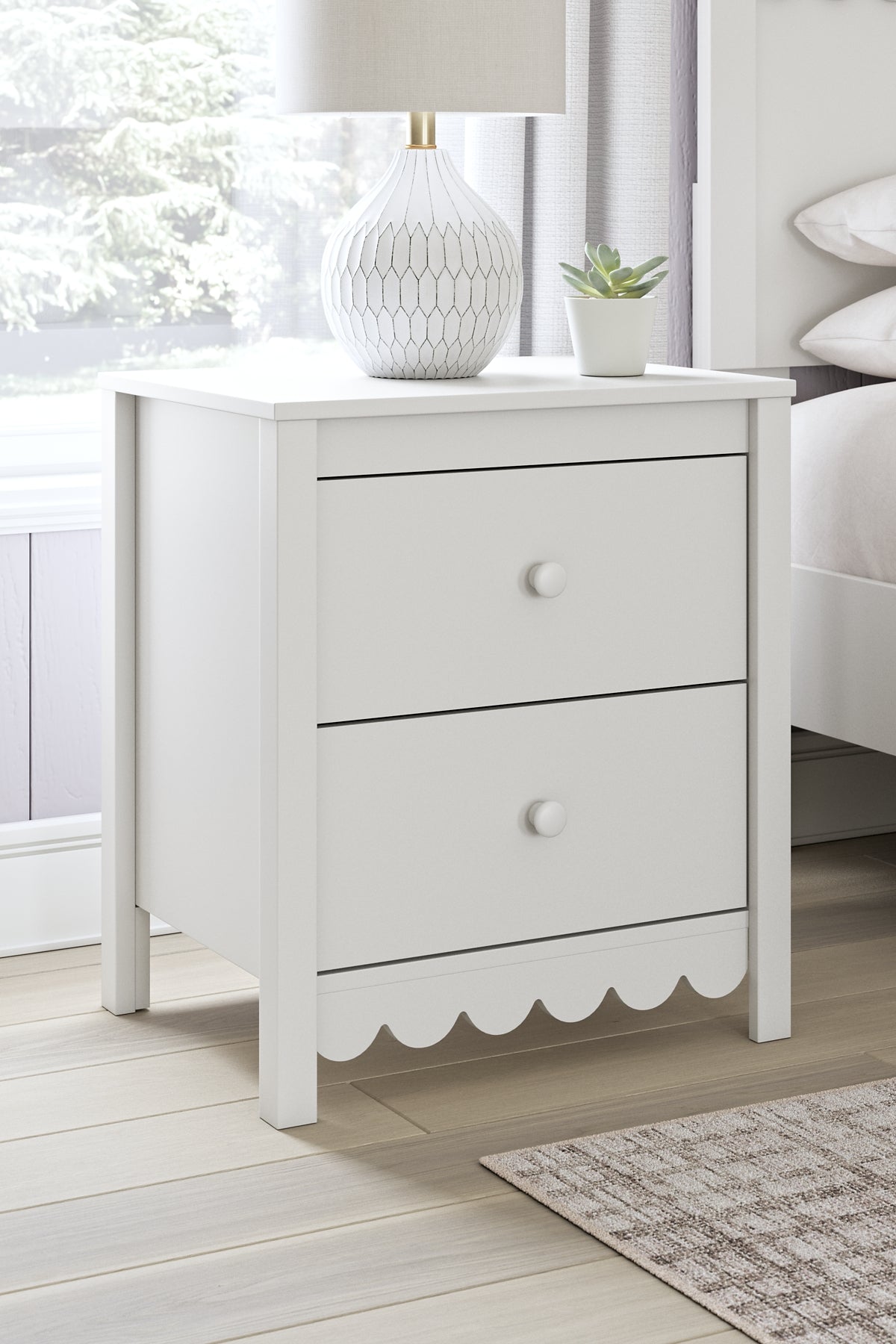 Hallityn Twin Panel Headboard with Dresser, Chest and Nightstand