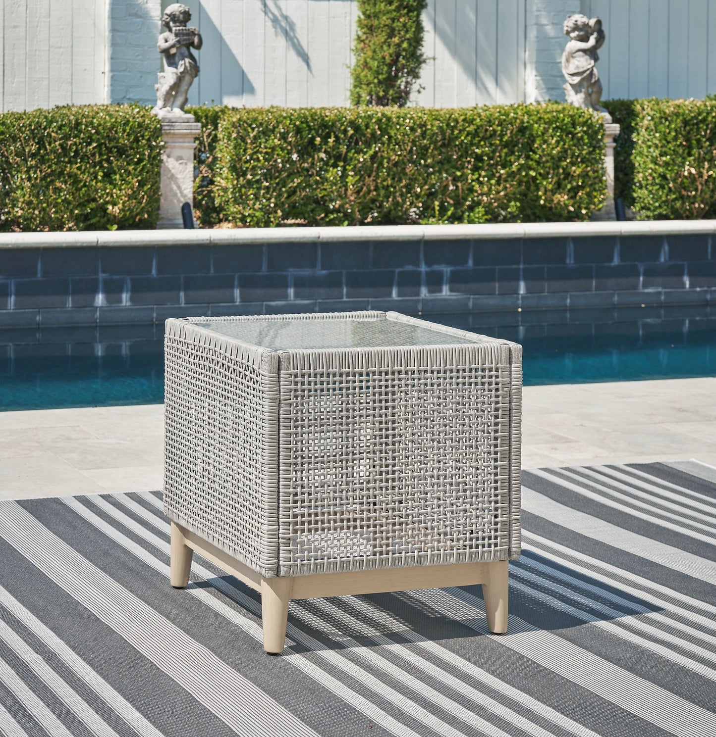 Seton Creek 2 Outdoor Lounge Chairs with End Table
